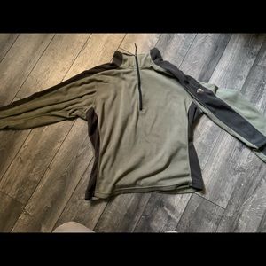 Mountain Hardware light weight fleece